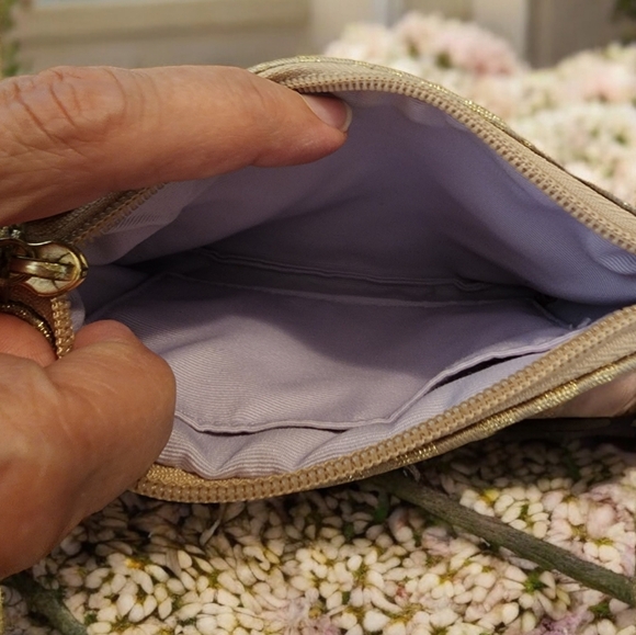 Coach New York Graffiti Script Logo Tan Gold Sparkly puffy Heart Wristlet - Picture 8 of 8